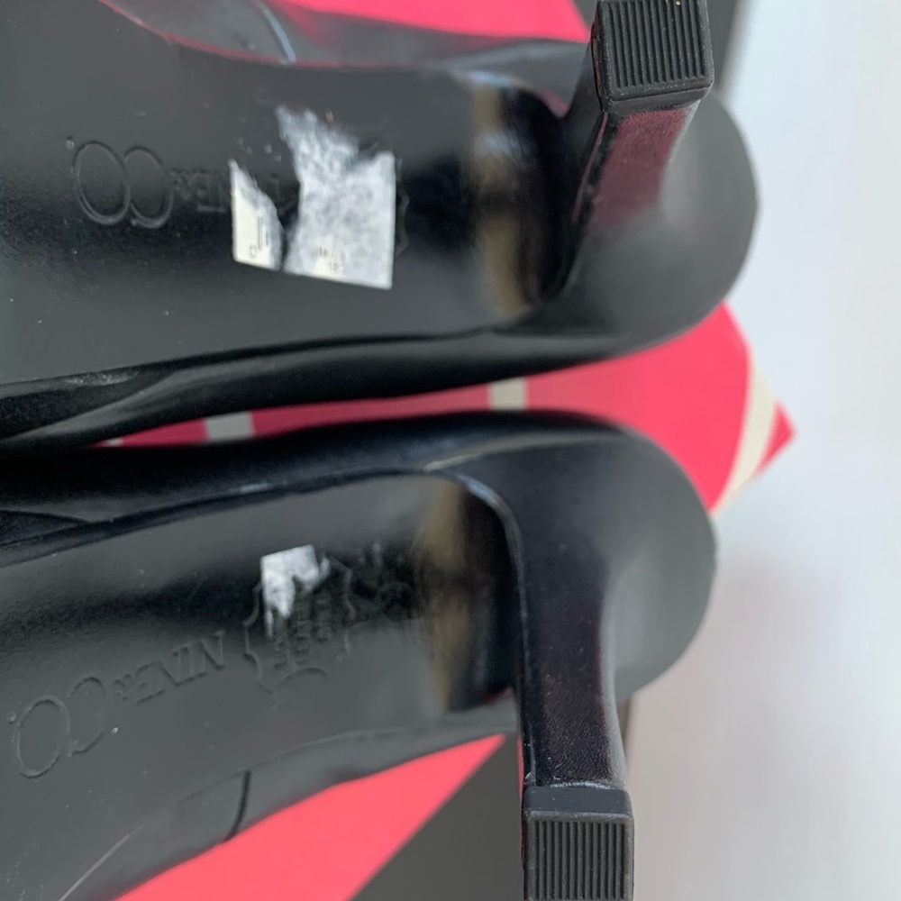 Nine & Co Black Platform Heels - Picture 9 of 10